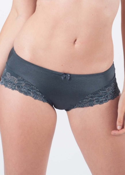 Tjej i Dominique trosa frn PXC Underwear